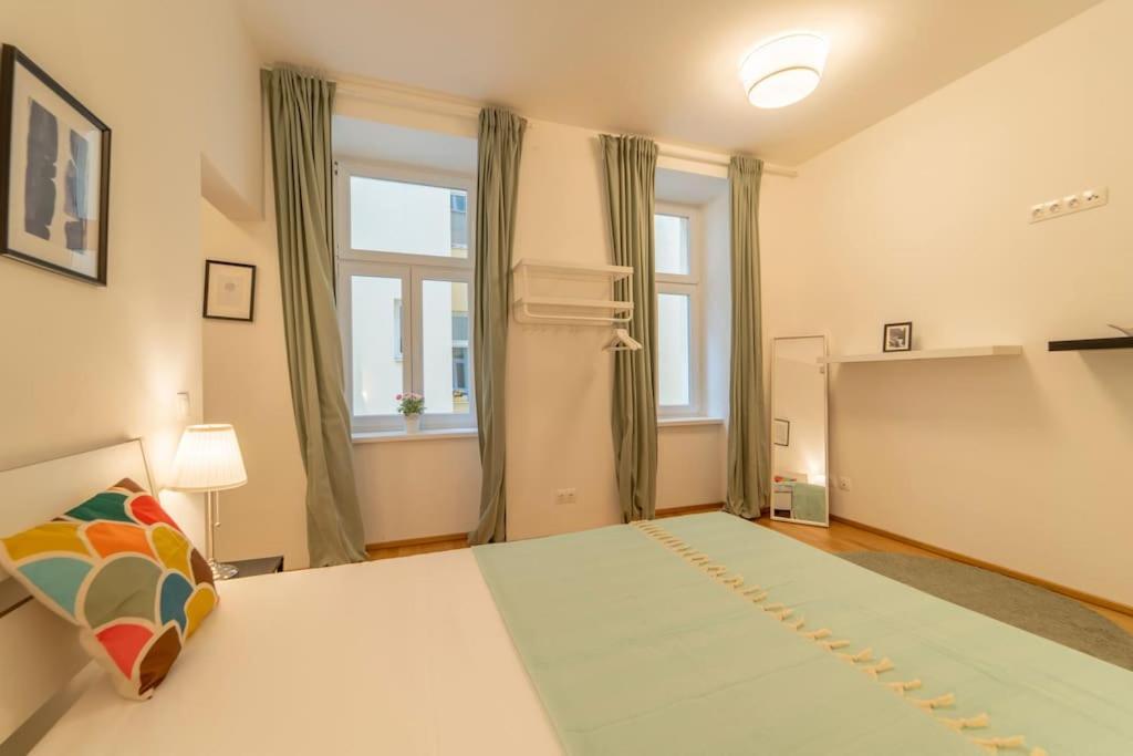 Spacious Mitten In * Vienne